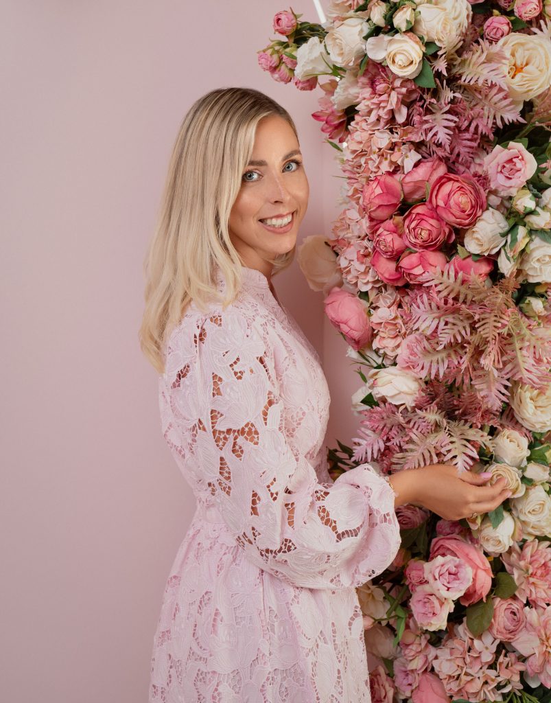 Beauty by MIA ROSE N' ROSES - Intro cropped